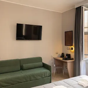 Πανσιόν Iron Luxury, Ρώμη